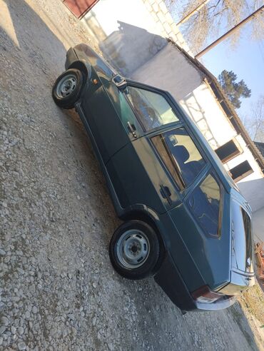 VAZ (LADA): Vaz 2109 hatchback Xüsusiyyətlər: - Kuzov: 5 qapılı hatchback, tünd — 12