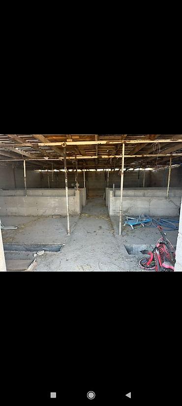 Продажа коттеджей и домов: Продаётся жилой дом с двором и хозяйственными постройками. 12соток — 6