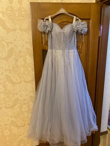 Toy paltarları: Toy nişan libası. M (38) ölçü. L razmerə də gedər (arxası iplə — 9