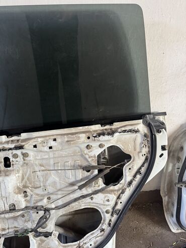 Двери и комплектующие: Дверь Передняя правая Subaru, Б/у, Оригинал at lalafo.kg — 4 Двери и комплектующие: Дверь Передняя правая Subaru, Б/у, Оригинал — 4