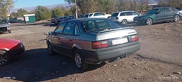 Volkswagen: Volkswagen Passat: 1991 г., Седан — 4