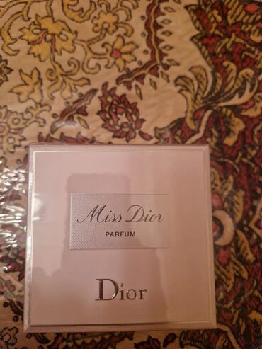 emotion parfum qiymetleri: “Miss Dior” parfumu “Adore” mağazasından alınıb. 80 ml 366 azn