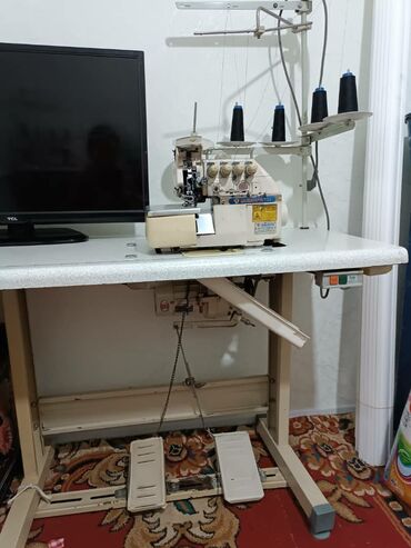 маленькая швейная машина: Швейная машина Полуавтомат