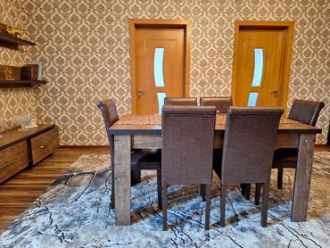 heyet evi ucun stol stul: Qonaq otağı üçün, Açılan, Dördbucaq masa