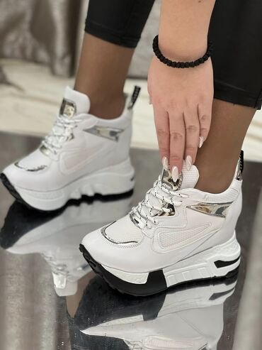 Women's Sneakers and athletic shoes: Cena 4800din
Br36-40
Skrivena peta 9cm — 17