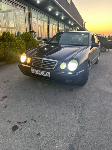 Mercedes-Benz: Mercedes-Benz E 200: 2 l | 2001 il Hetçbek