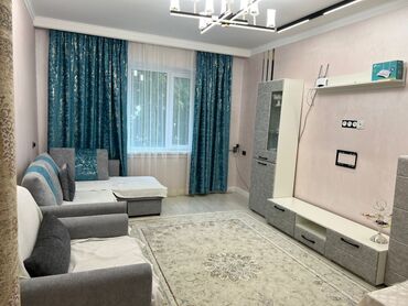 дом или квартира в бишкеке в аренду: 2 комнаты, Постельное белье, Парковка, Бытовая техника