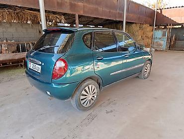 чириген гон: Daihatsu Sirion: 2000 г., Кол менен иштөөчү, Бензин — 1