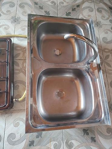 samovar 10 litre: Paslanmayan poladdan hazırlanmış iki gözlü mətbəx moykası. Modeldə — 3