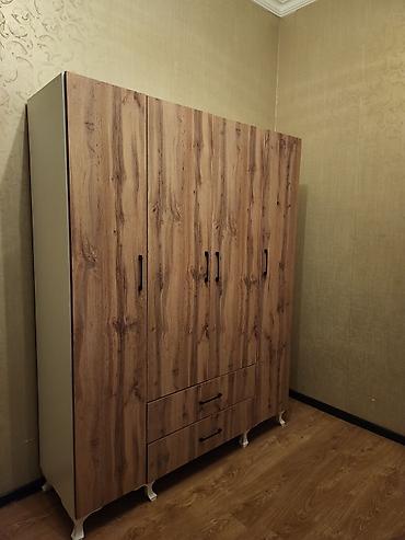 hamam xoncasi: Geniş həcmli 4 qapılı paltar şkafı - Material: ağ iç panel və təbii — 1