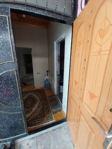 Həyət evləri və villaların satışı: Satılır: həyətli ev - Geniş, tam daş döşəməli həyət. Hündür, taxta — 11