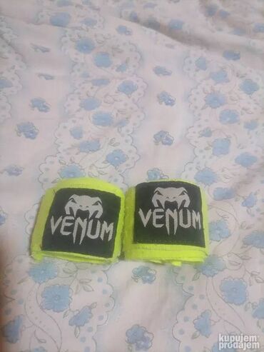 prodajem kacket: Na prodaju Venum bandažeri, 2.5m dužine, kratko korišćeni