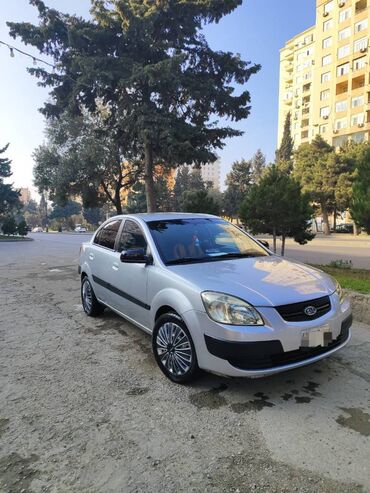 kia kupe: Kia Rio: 1.4 l | 2008 il Hetçbek