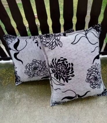 Pillows: Throw pillow, 50x70