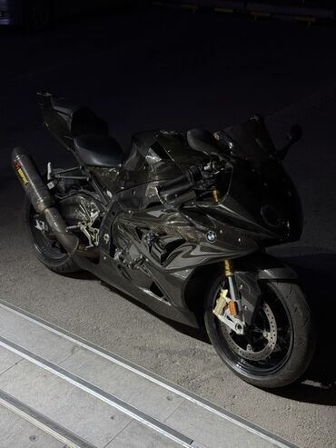 cobra выхлопные системы для мотоциклов: Спортивный мотоцикл BMW S1000RR с карбоновым обвесом. Ключевые