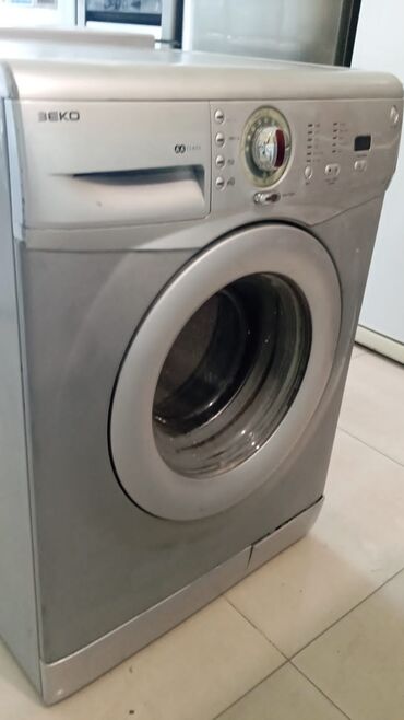 Perodua: Beko avtomatik paltaryuyan maşın - Ön yükləməli model, gümüşü korpus