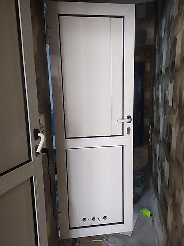 Qapılar və aksessuarlar: PVC plastik qapı - Material: PVC/profil karkaslı, panel tipli. - — 2