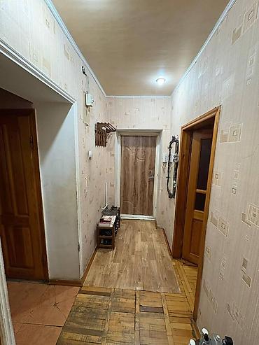 xırdalan bina evi: Bakı, 8-ci kilometr, 3 otaqlı, Köhnə tikili, m. Xalqlar Dostluğu, 80 kv. m — 4