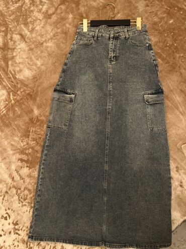 qızlar üçün toxunma ətəklər: 20 Azn .Denim ətək – uzun, A-kəsimli model. Orta tünd boz-mavi rəngli
