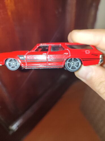 математика 3 класс азербайджан 2 часть рабочая тетрадь: Qırmızı die-cast miniatür maşın modeli - Korpus: metal (die-cast)