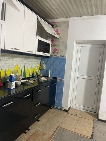 участок или времянка алтын ордо по ул анкара ж м алтын ордо по ул горького: 80 кв. м, 4 бөлмө, Жертөлө, ороо, Забор, тосулган