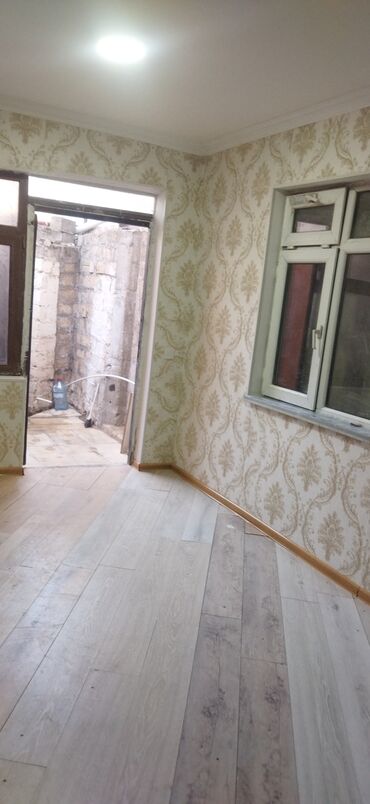 Otaqların satışı: Satılır: kiçik ev/2 otaq .xırdalanda tam mərkəzdə .əşyalı qazı işığı — 2