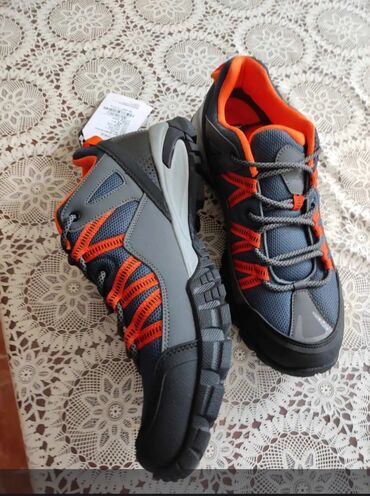 Кроссовки и спортивная обувь: Продам треккинговые кроссовки Humtto. Новые, размер 45, но подойдёт