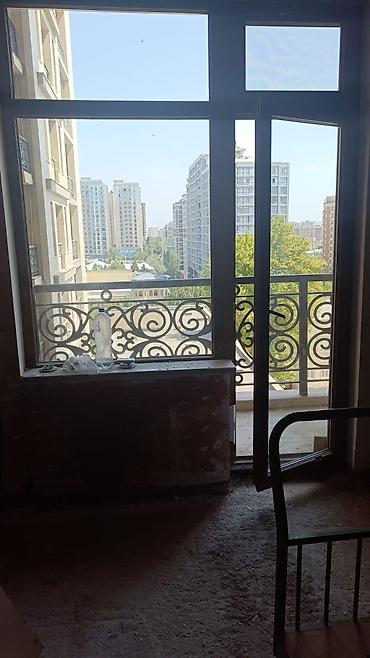 бина аз недвижимость: Geniş pəncərələr satılır hamsinin ölçüsü var təcili evden cixmalidi — 4