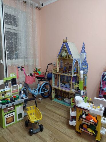 игрушечный магазин: Игровой набор для детской комнаты: кукольный дом, кухня, супермаркет