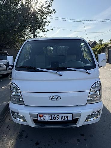 ось: Hyundai Porter (двухдверный бортовой малотоннажный грузовик) Объем — 1