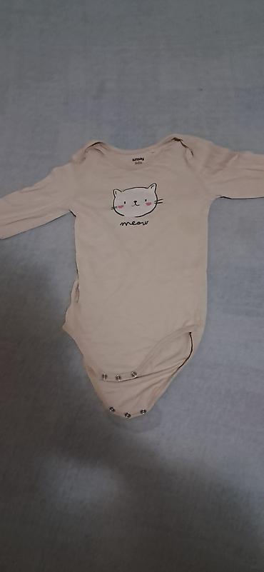 Paketi dečije odeće: Komplet dečijih majica i bodija za devojčice: - Siva bezrukavna — 4