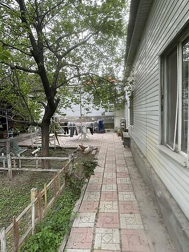 Продажа коттеджей и домов: 6 комнат и более, 200 м², 9 соток, Бишкек, Кызыл Аскер Собственник — 16
