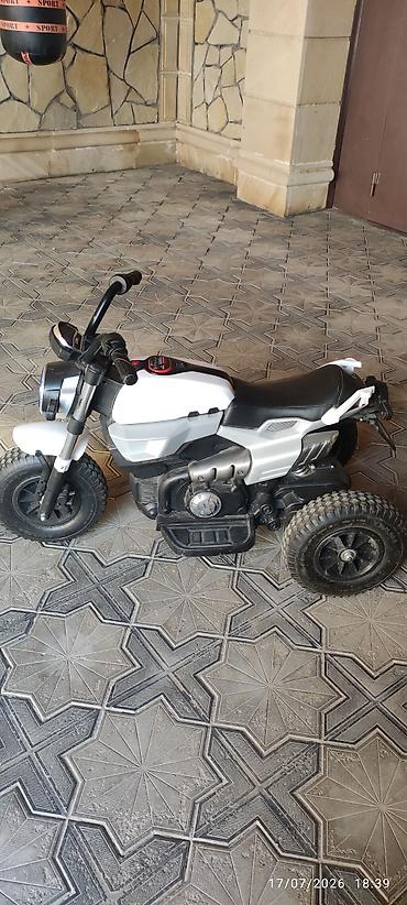 Uşaq üçün elektrik maşınları: Uşaq elektrik üçtəkərli motosiklet - Rəng: qırmızı/qara-gümüş — 3