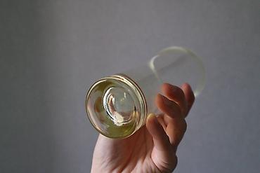 Вазы: Винтажная стеклянная ваза/стакан Один нюанс: очень мелкий скол по краю — 12