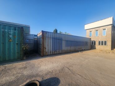 готовые дома из контейнера: Морской контейнер, окрашенный в серый цвет, является надежным решением