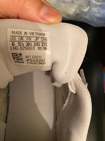 dunk low: Белые кроссовки Adidas с низким профилем и зеленой вставкой на — 4
