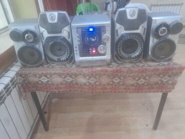 Səs gücləndiriciləri: Evdə və ya ofisdə istifadə üçün nəzərdə tutulmuş, musiqi dinləmək üçün