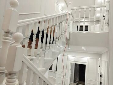 Деревянные лестницы: Стильная деревянная лестница, выполненная в классическом стиле — 18