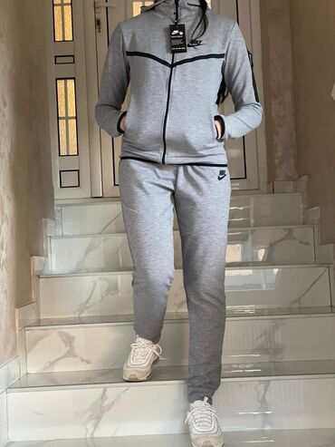 Trenerke: S-Xl. L — 6