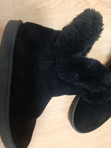 armani obuca: Ugg mini čizme, bоја - Crna, 36