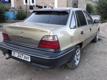 киа к5 зеркало: Седан Daewoo Nexia золотистого цвета с черными бамперами. Автомобиль