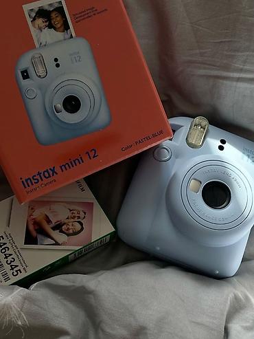 iphone 13 pro max green: Fujifilm Instax Mini 12 — pastel-mavi rəngdə instant fotoaparat — 1