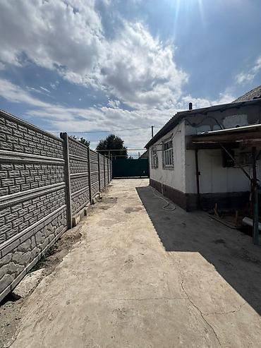 дом пр: Продается дом в с.Гавриловка по ул.Чекменова.От трассы 500м. Дом из — 3