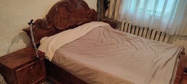 Мебель: Спальный гарнитур, Двуспальная кровать, Шкаф, Комод, Б/у