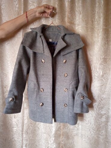 съемный меховой воротник на пальто: Продается пальто. Новое не одевали продаем так как не подошёл размер