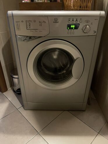 iqra maşın: Indesit ön-yükləməli paltaryuyan maşın - Rəng: gümüşü - İdarəetmə