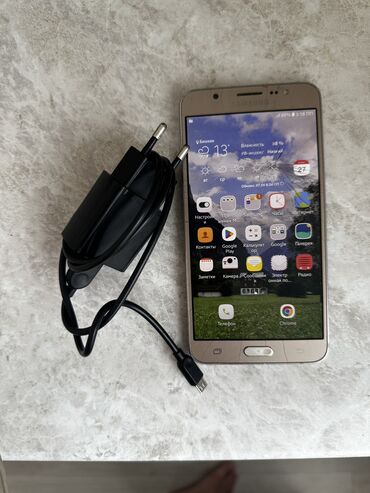 Samsung: Samsung Galaxy J7, Б/у, цвет - Бежевый, 2 SIM