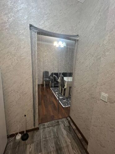 Uzunmüddətli kirayə mənzillər: 7 mkr,244 nömrəli məktəbin yanında,5 mərtəbənin,3-cü mərtəbəsində,2 — 5