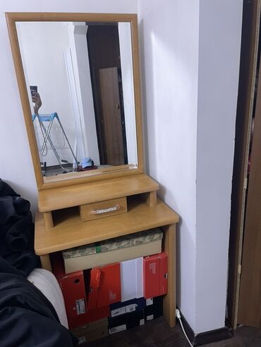 прикроватная тумбочка сделать самому: Даараткана үчүн үстөл, Колдонулган, Күзгүсү менен, Жыгач