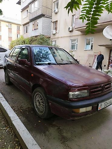 Продажа авто: Volkswagen Vento: 1993 г., Механика, Бензин, Седан — 2